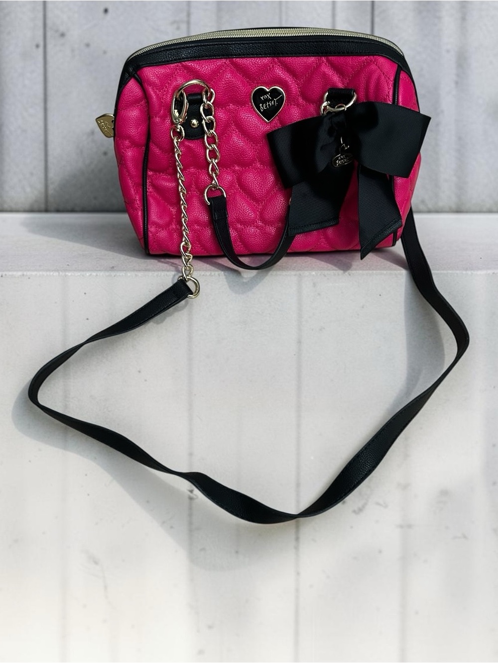 NWOT XOX Betsey Johnson Hot Pink Heart Quilted Crossbody Satchel Black Bow